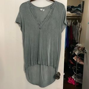 Short sleeve high-low top